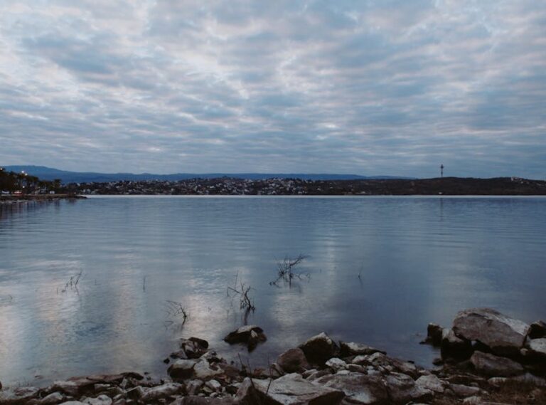 How Big Is Lake Yiganlawi